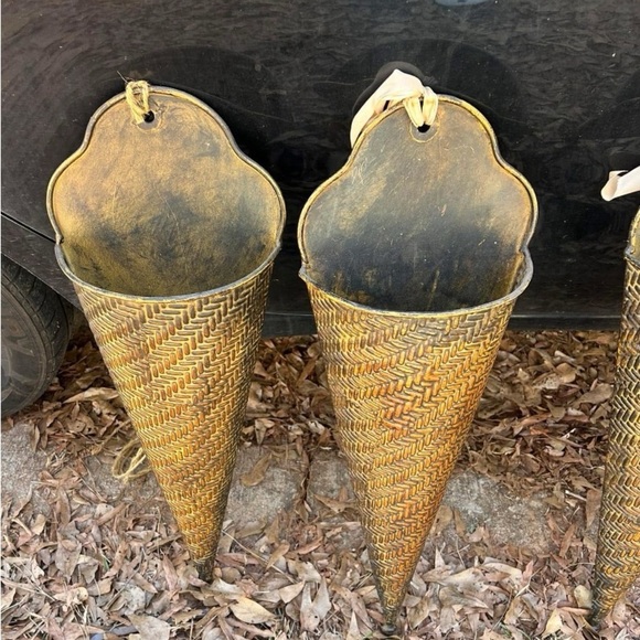Decor Other - VTG One Metal Wall Planter​ Bronzy Gold Brown color around 24 inches long